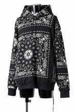 Load image into Gallery viewer, mastermind JAPAN BANDANA HOODIE / REGULAR FIT (BLACK BASE)
