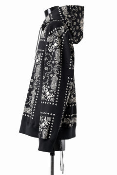 Load image into Gallery viewer, mastermind JAPAN BANDANA HOODIE / REGULAR FIT (BLACK BASE)