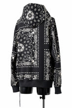 Load image into Gallery viewer, mastermind JAPAN BANDANA HOODIE / REGULAR FIT (BLACK BASE)