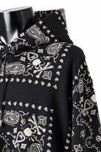 Load image into Gallery viewer, mastermind JAPAN BANDANA HOODIE / REGULAR FIT (BLACK BASE)