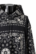 Load image into Gallery viewer, mastermind JAPAN BANDANA HOODIE / REGULAR FIT (BLACK BASE)