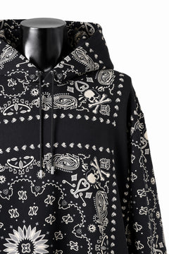 Load image into Gallery viewer, mastermind JAPAN BANDANA HOODIE / REGULAR FIT (BLACK BASE)