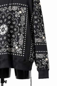 Load image into Gallery viewer, mastermind JAPAN BANDANA HOODIE / REGULAR FIT (BLACK BASE)