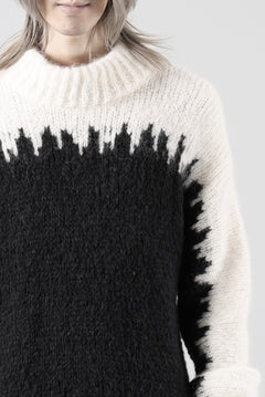 Load image into Gallery viewer, thom/krom MOCK NECK KNIT PULLOVER / ALPACA WOOL (WHITE x BLACK)
