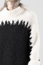 Load image into Gallery viewer, thom/krom MOCK NECK KNIT PULLOVER / ALPACA WOOL (WHITE x BLACK)