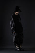 Load image into Gallery viewer, mastermind JAPAN DOCKING OVER TOPS / BOXY FIT (BLACK x BLACK PLAID)