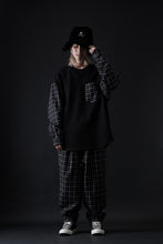 Load image into Gallery viewer, mastermind JAPAN DOCKING OVER TOPS / BOXY FIT (BLACK x BLACK PLAID)