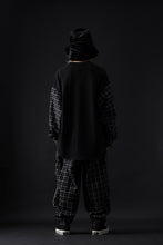 Load image into Gallery viewer, mastermind JAPAN DOCKING OVER TOPS / BOXY FIT (BLACK x BLACK PLAID)