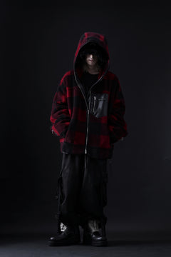 Load image into Gallery viewer, mastermind JAPAN BUFFALO-PLAID SHERPA JACKET / BOXY FIT (BLACK x RED)