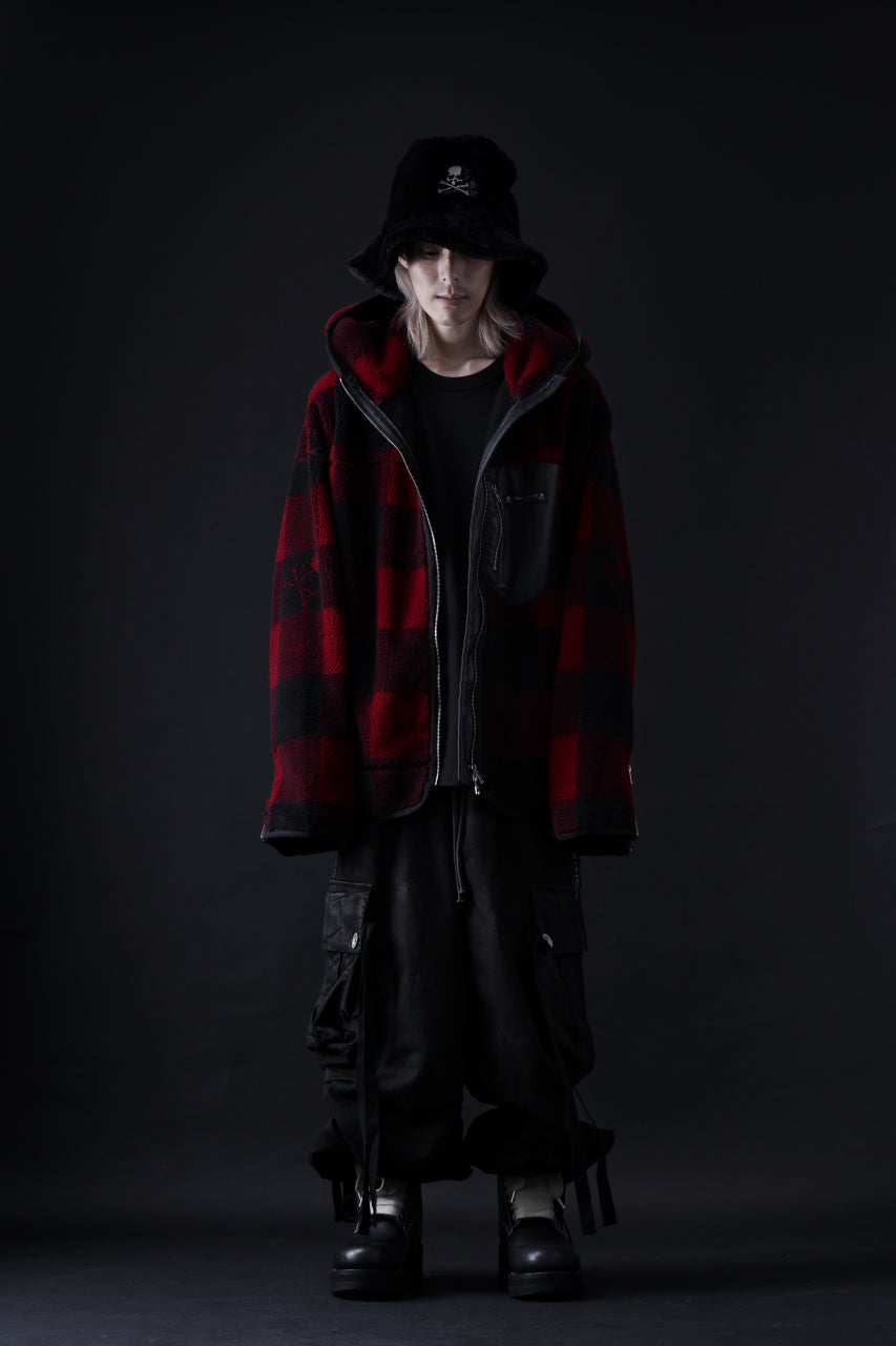 Load image into Gallery viewer, mastermind JAPAN BUFFALO-PLAID SHERPA JACKET / BOXY FIT (BLACK x RED)