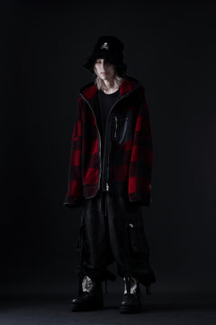 Load image into Gallery viewer, mastermind JAPAN BUFFALO-PLAID SHERPA JACKET / BOXY FIT (BLACK x RED)