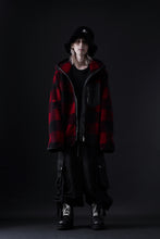 Load image into Gallery viewer, mastermind JAPAN BUFFALO-PLAID SHERPA JACKET / BOXY FIT (BLACK x RED)