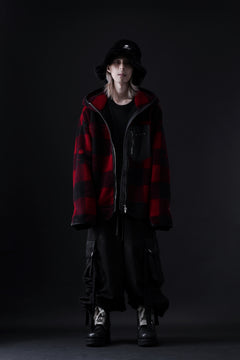 Load image into Gallery viewer, mastermind JAPAN BUFFALO-PLAID SHERPA JACKET / BOXY FIT (BLACK x RED)