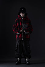 Load image into Gallery viewer, mastermind JAPAN BUFFALO-PLAID SHERPA JACKET / BOXY FIT (BLACK x RED)