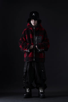 Load image into Gallery viewer, mastermind JAPAN BUFFALO-PLAID SHERPA JACKET / BOXY FIT (BLACK x RED)