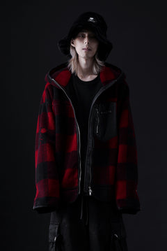 Load image into Gallery viewer, mastermind JAPAN BUFFALO-PLAID SHERPA JACKET / BOXY FIT (BLACK x RED)