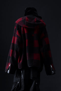 Load image into Gallery viewer, mastermind JAPAN BUFFALO-PLAID SHERPA JACKET / BOXY FIT (BLACK x RED)