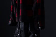 Load image into Gallery viewer, mastermind JAPAN BUFFALO-PLAID SHERPA JACKET / BOXY FIT (BLACK x RED)