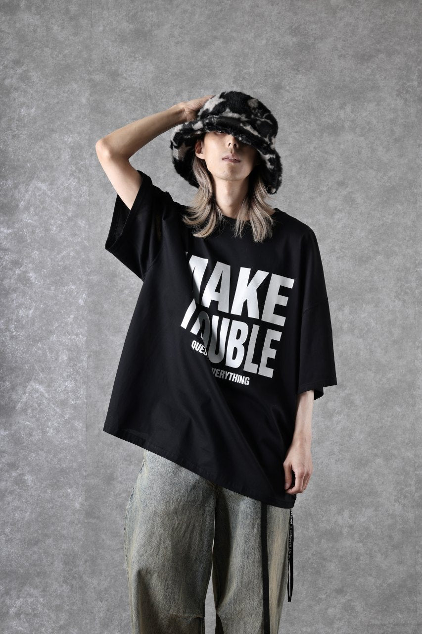 画像をギャラリービューアに読み込む, MASTERMIND WORLD x KATHARINE HAMNETT SLOGAN BIG TEE / MAKE TROUBLE (BLACK)