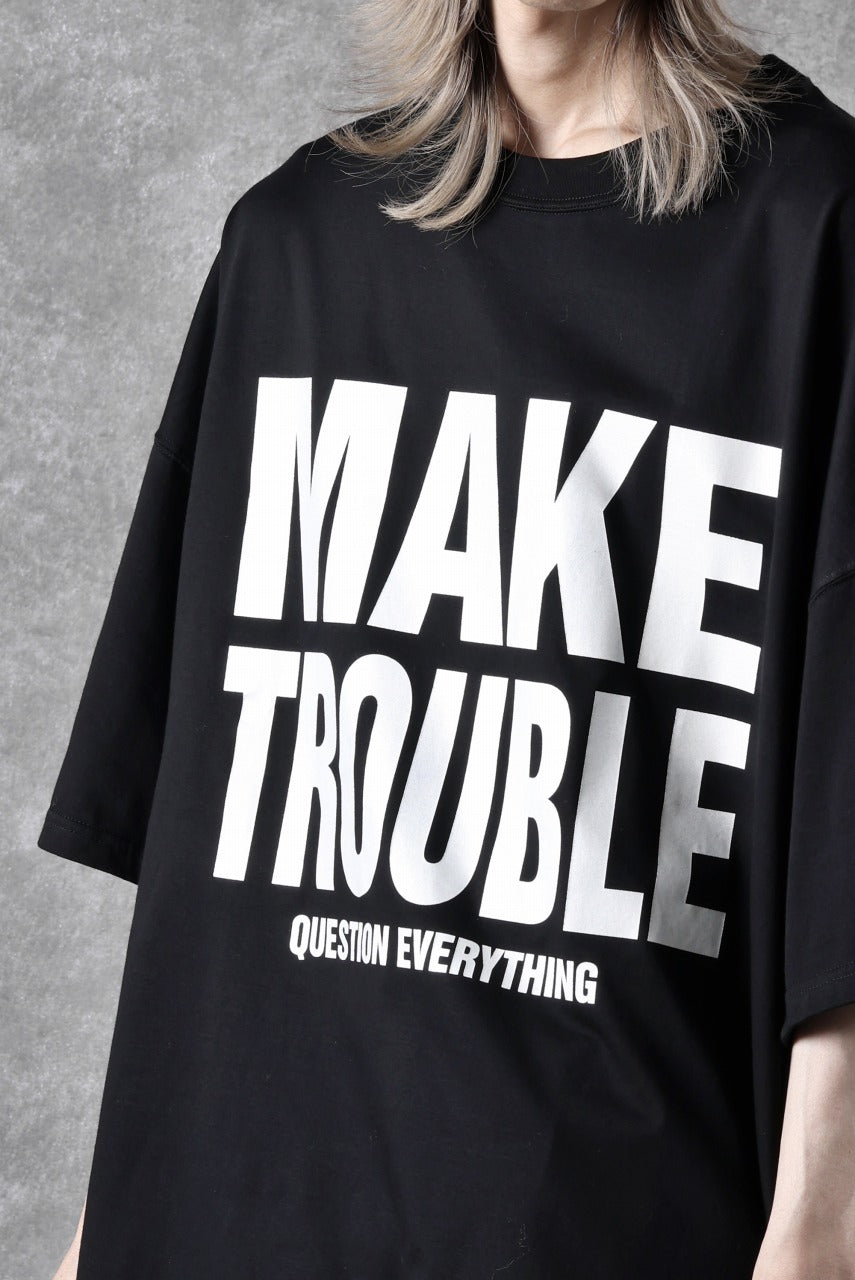 画像をギャラリービューアに読み込む, MASTERMIND WORLD x KATHARINE HAMNETT SLOGAN BIG TEE / MAKE TROUBLE (BLACK)