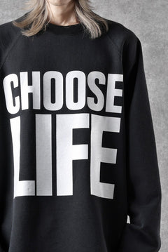 Load image into Gallery viewer, MASTERMIND WORLD x KATHARINE HAMNETT CUTOFF PULLOVER / CHOOSE LIFE (BLACK)