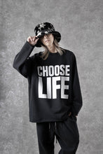 Load image into Gallery viewer, MASTERMIND WORLD x KATHARINE HAMNETT CUTOFF PULLOVER / CHOOSE LIFE (BLACK)