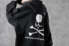 Load image into Gallery viewer, MASTERMIND WORLD x KATHARINE HAMNETT BACK LOGO HOODIE (BLACK)
