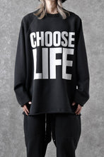 Load image into Gallery viewer, MASTERMIND WORLD x KATHARINE HAMNETT CUTOFF PULLOVER / CHOOSE LIFE (BLACK)