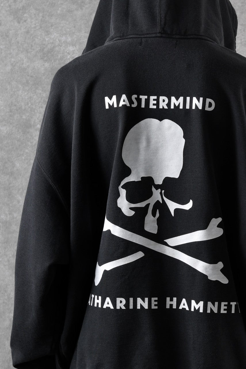 Load image into Gallery viewer, MASTERMIND WORLD x KATHARINE HAMNETT BACK LOGO HOODIE (BLACK)