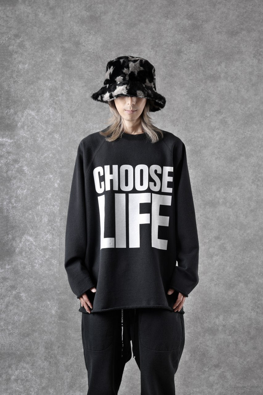 Load image into Gallery viewer, MASTERMIND WORLD x KATHARINE HAMNETT CUTOFF PULLOVER / CHOOSE LIFE (BLACK)