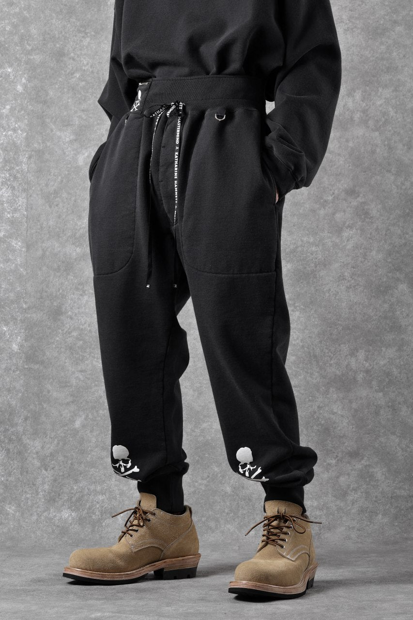 Load image into Gallery viewer, MASTERMIND WORLD x KATHARINE HAMNETT JOGGER PANTS (BLACK)