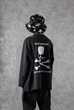 Load image into Gallery viewer, MASTERMIND WORLD x KATHARINE HAMNETT CUTOFF PULLOVER / CHOOSE LIFE (BLACK)