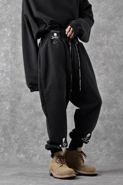 Load image into Gallery viewer, MASTERMIND WORLD x KATHARINE HAMNETT JOGGER PANTS (BLACK)
