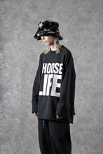 Load image into Gallery viewer, MASTERMIND WORLD x KATHARINE HAMNETT CUTOFF PULLOVER / CHOOSE LIFE (BLACK)