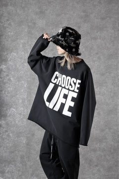 Load image into Gallery viewer, MASTERMIND WORLD x KATHARINE HAMNETT CUTOFF PULLOVER / CHOOSE LIFE (BLACK)