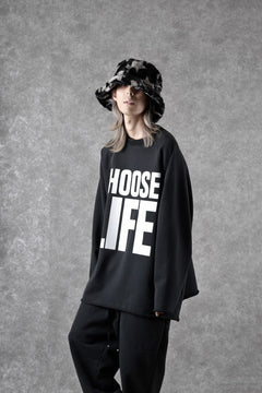 Load image into Gallery viewer, MASTERMIND WORLD x KATHARINE HAMNETT CUTOFF PULLOVER / CHOOSE LIFE (BLACK)