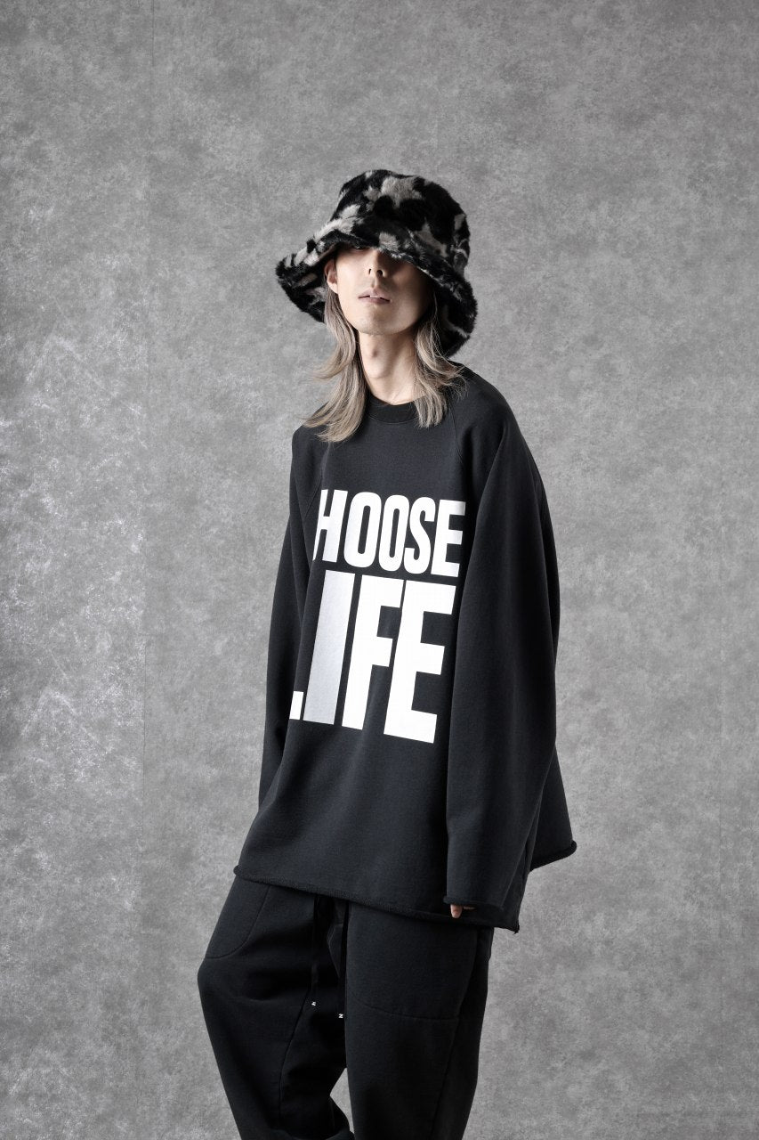 Load image into Gallery viewer, MASTERMIND WORLD x KATHARINE HAMNETT CUTOFF PULLOVER / CHOOSE LIFE (BLACK)