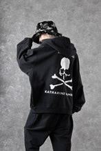 Load image into Gallery viewer, MASTERMIND WORLD x KATHARINE HAMNETT BACK LOGO HOODIE (BLACK)