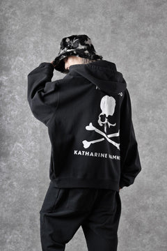 Load image into Gallery viewer, MASTERMIND WORLD x KATHARINE HAMNETT BACK LOGO HOODIE (BLACK)