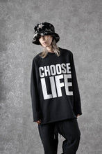Load image into Gallery viewer, MASTERMIND WORLD x KATHARINE HAMNETT CUTOFF PULLOVER / CHOOSE LIFE (BLACK)