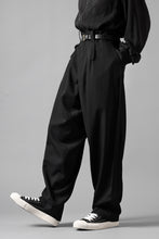 画像をギャラリービューアに読み込む, Y's for men WITH DECORATIVE CLOTH TAPERED PANTS / WRINKLE WOOL GABARDINE (BLACK)