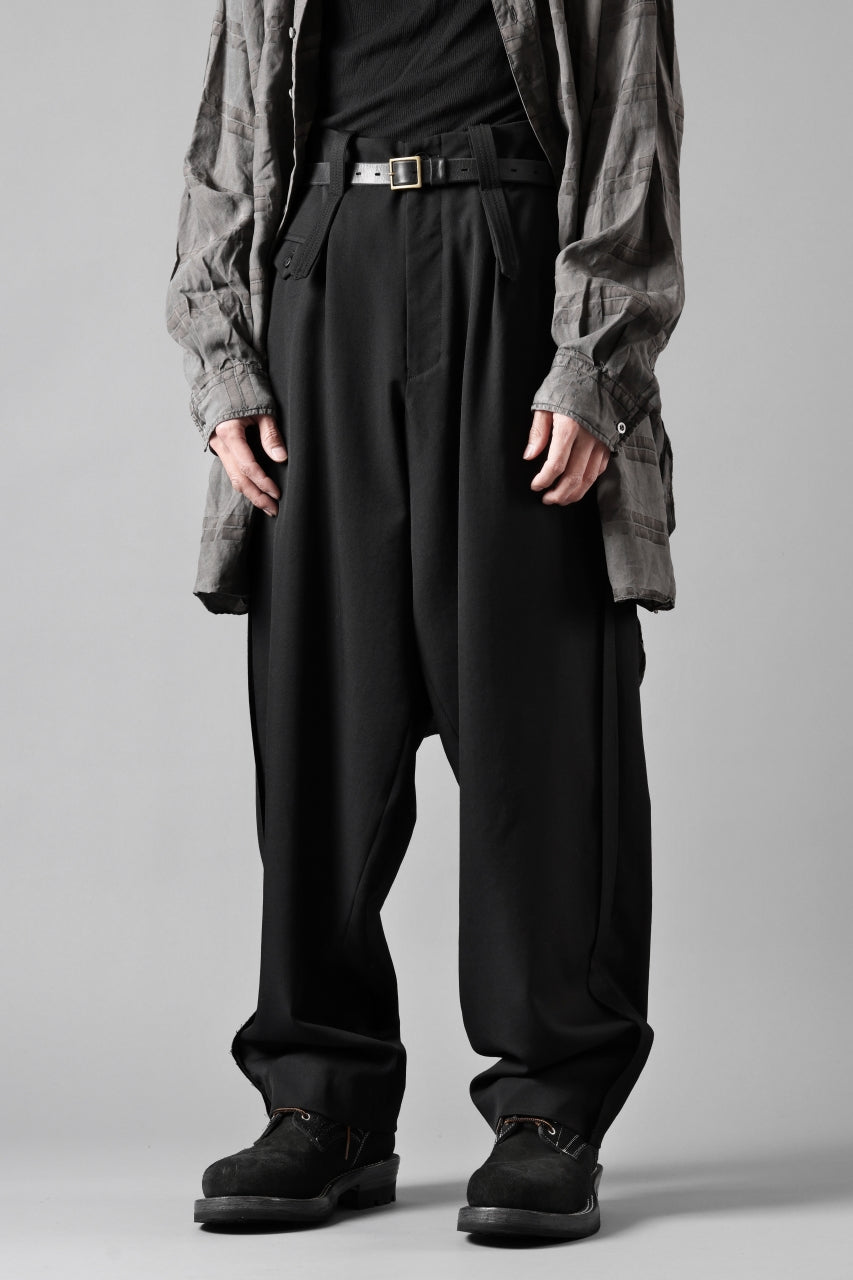 画像をギャラリービューアに読み込む, Y&#39;s for men WITH DECORATIVE CLOTH TAPERED PANTS / WRINKLE WOOL GABARDINE (BLACK)