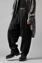 画像をギャラリービューアに読み込む, Y's for men WITH DECORATIVE CLOTH TAPERED PANTS / WRINKLE WOOL GABARDINE (BLACK)