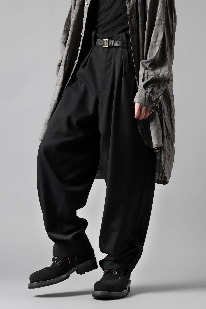 画像をギャラリービューアに読み込む, Y&#39;s for men WITH DECORATIVE CLOTH TAPERED PANTS / WRINKLE WOOL GABARDINE (BLACK)