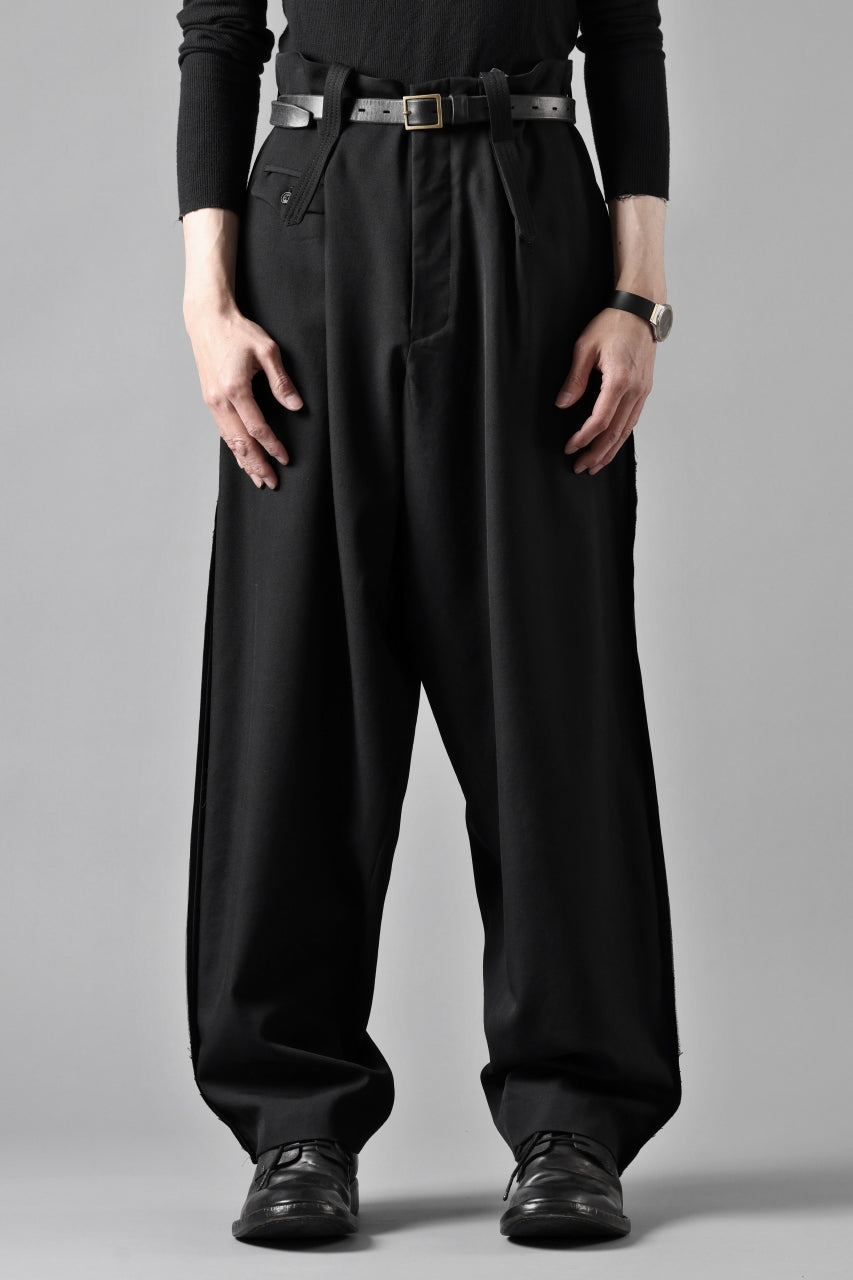 画像をギャラリービューアに読み込む, Y&#39;s for men WITH DECORATIVE CLOTH TAPERED PANTS / WRINKLE WOOL GABARDINE (BLACK)