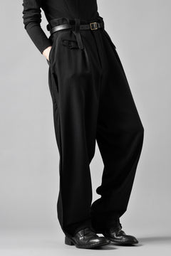 画像をギャラリービューアに読み込む, Y&#39;s for men WITH DECORATIVE CLOTH TAPERED PANTS / WRINKLE WOOL GABARDINE (BLACK)