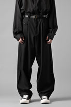 画像をギャラリービューアに読み込む, Y's for men WITH DECORATIVE CLOTH TAPERED PANTS / WRINKLE WOOL GABARDINE (BLACK)