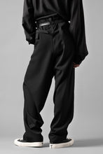 画像をギャラリービューアに読み込む, Y's for men WITH DECORATIVE CLOTH TAPERED PANTS / WRINKLE WOOL GABARDINE (BLACK)