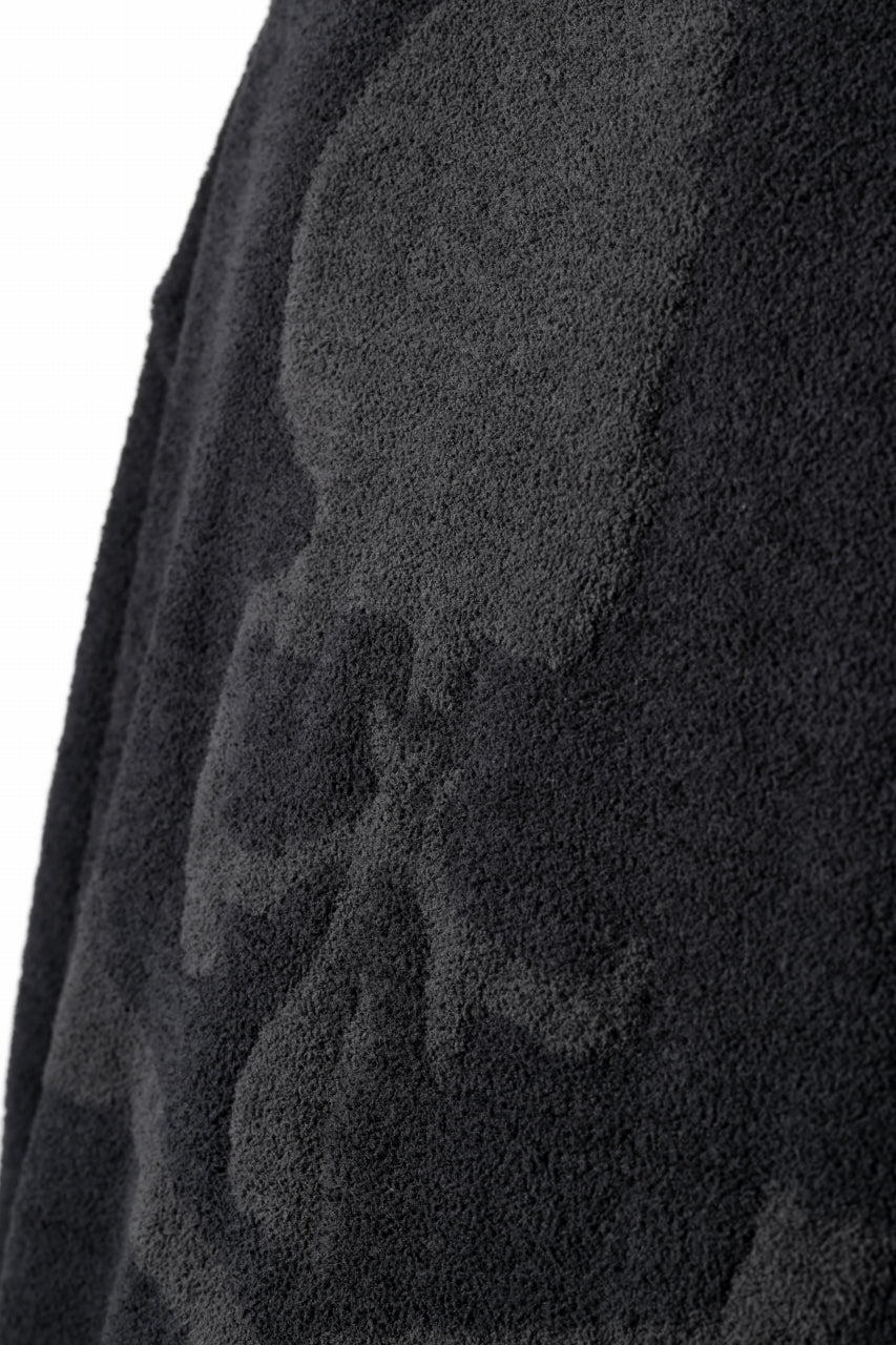Load image into Gallery viewer, MASTERMIND WORLD LOUNGE CARDIGAN / SOFTY BOA FLEECE (BLACK x CHARCOAL)