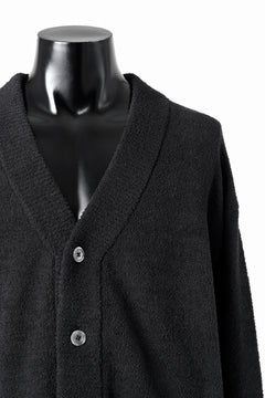 Load image into Gallery viewer, MASTERMIND WORLD LOUNGE CARDIGAN / SOFTY BOA FLEECE (BLACK x CHARCOAL)